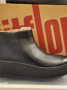 FITFLOP Black leather "F-Mode" Flatform Booties. NIB. Size 6